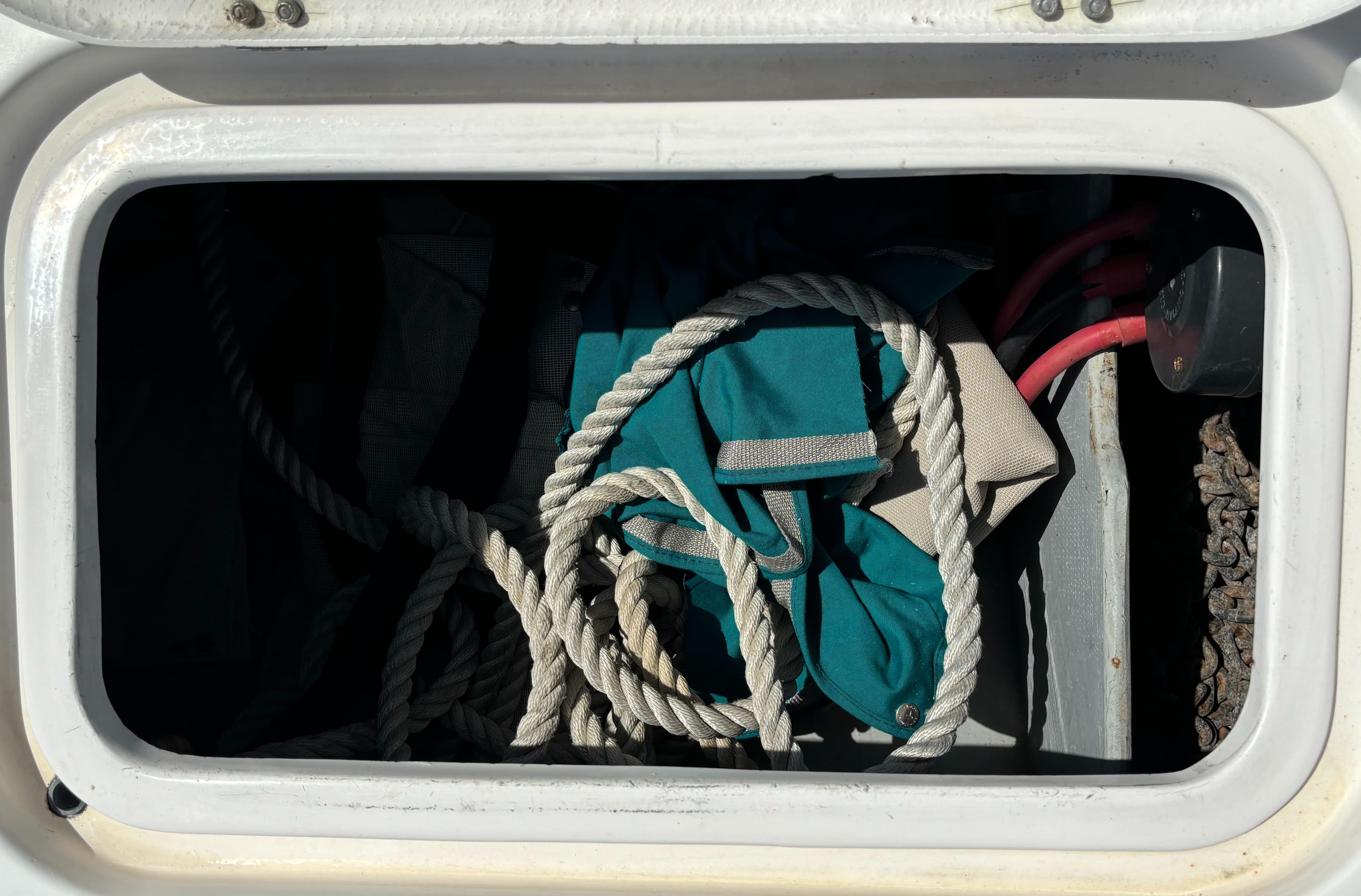 Lazarette foward Mast