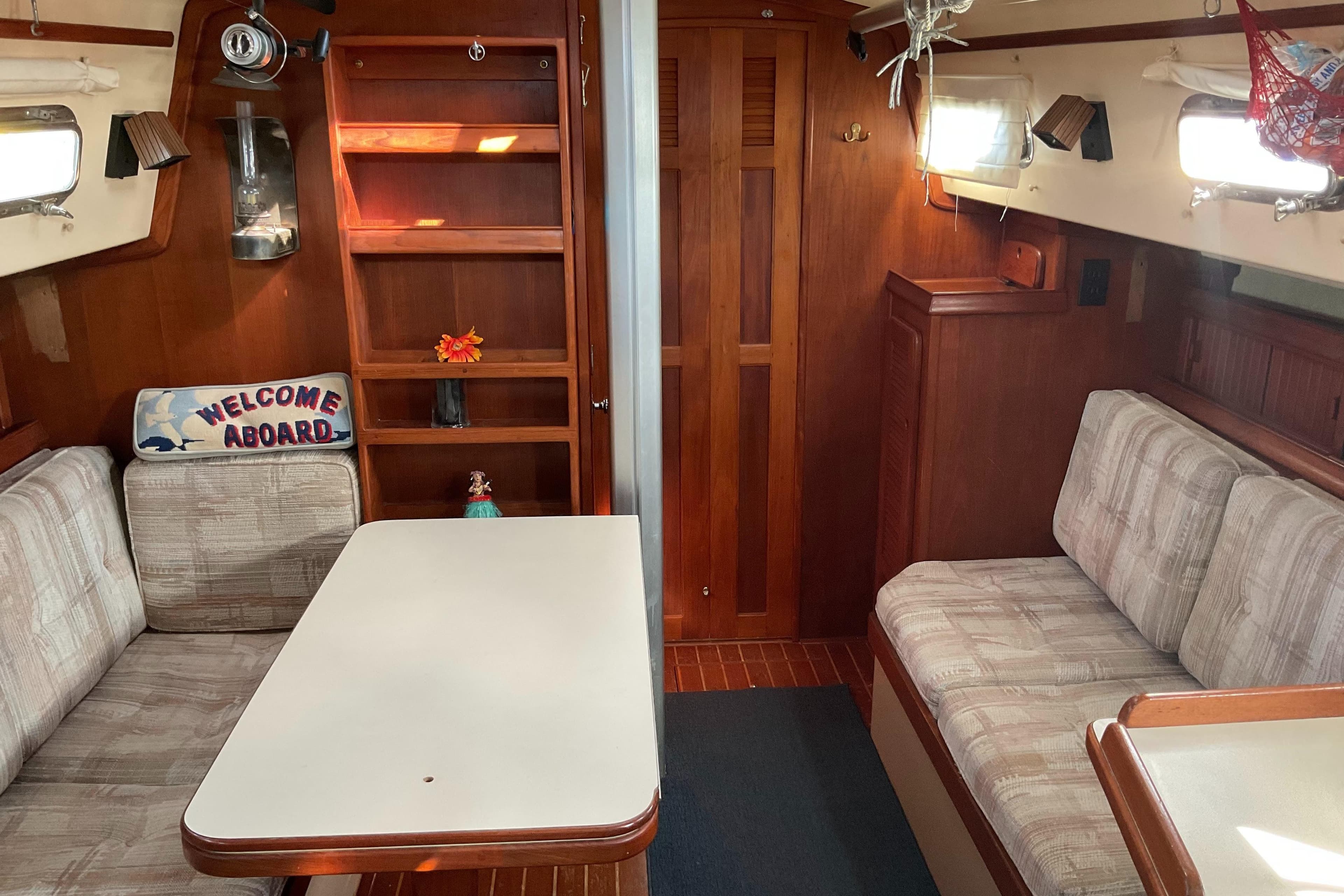 1990 Island Packet 32