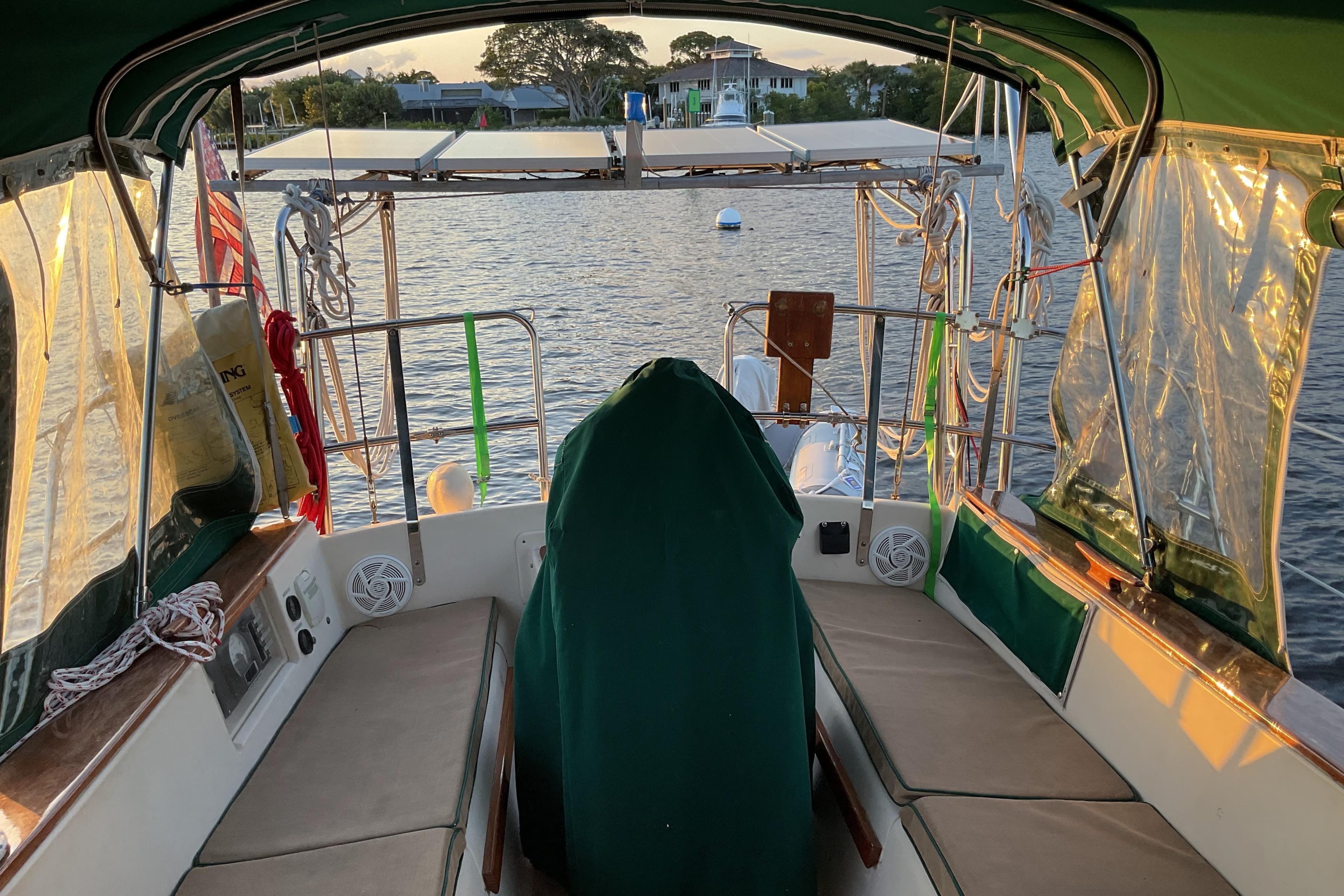 1990 Island Packet 32