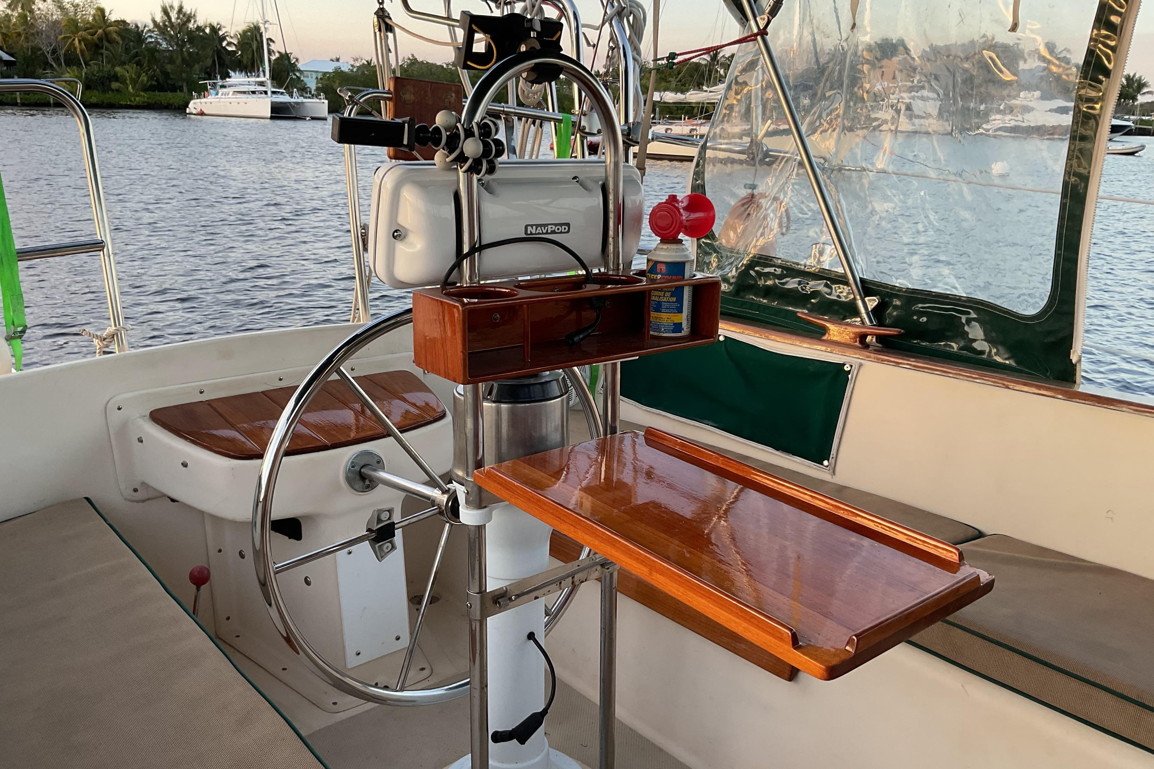 1990 Island Packet 32