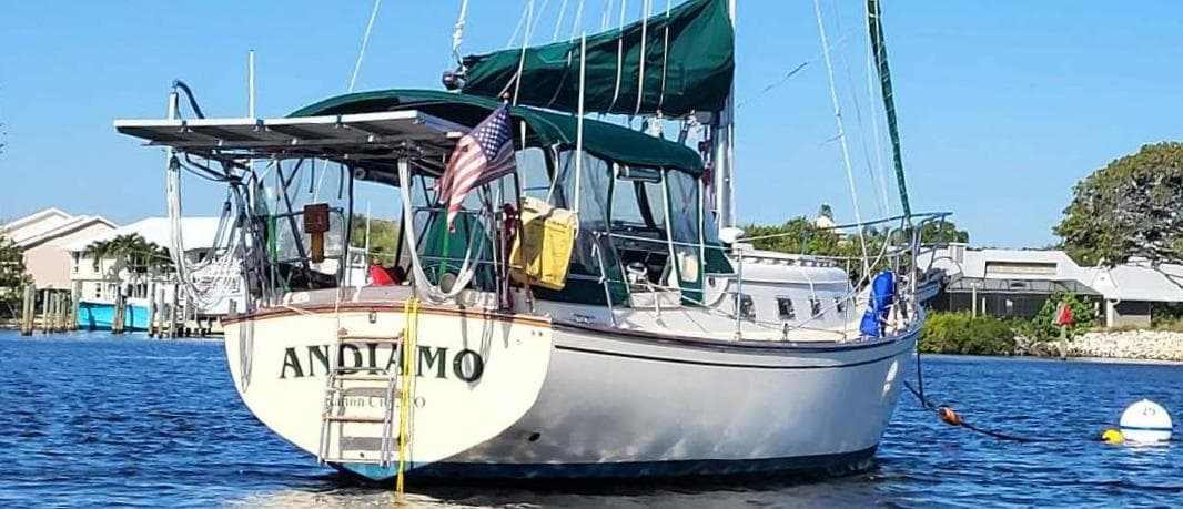 1990 Island Packet 32