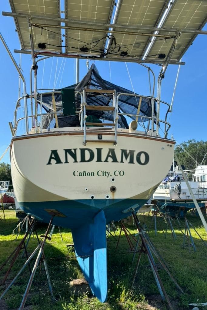 1990 Island Packet 32