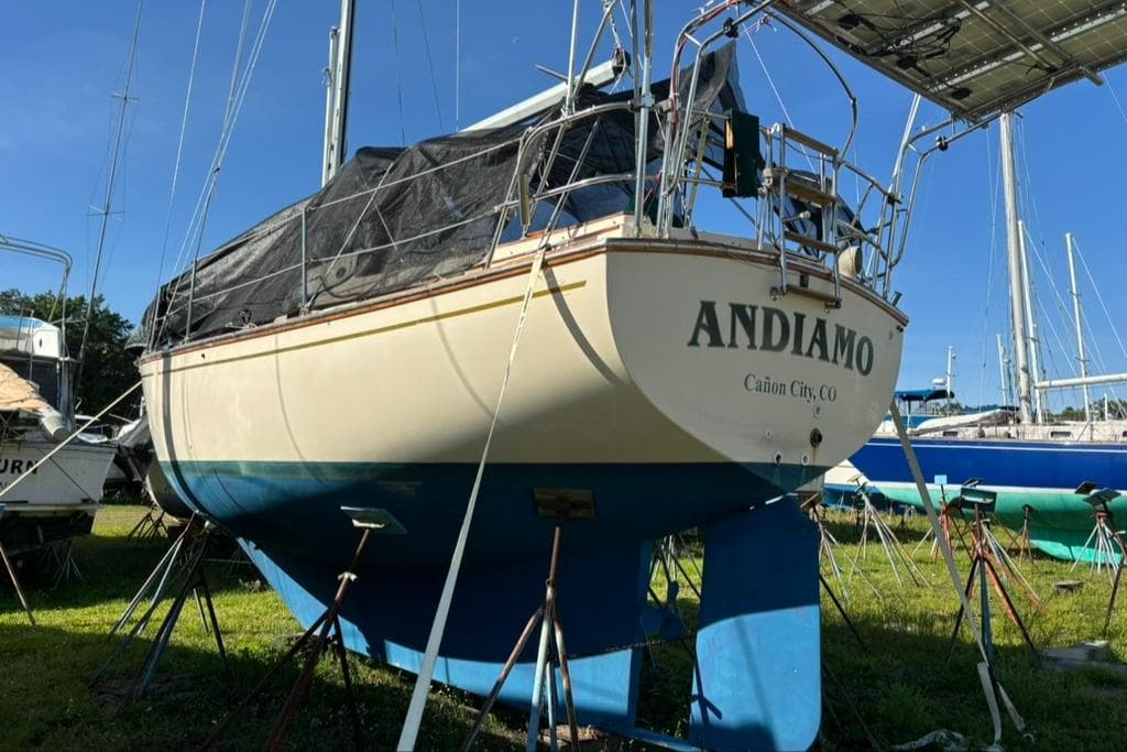 1990 Island Packet 32