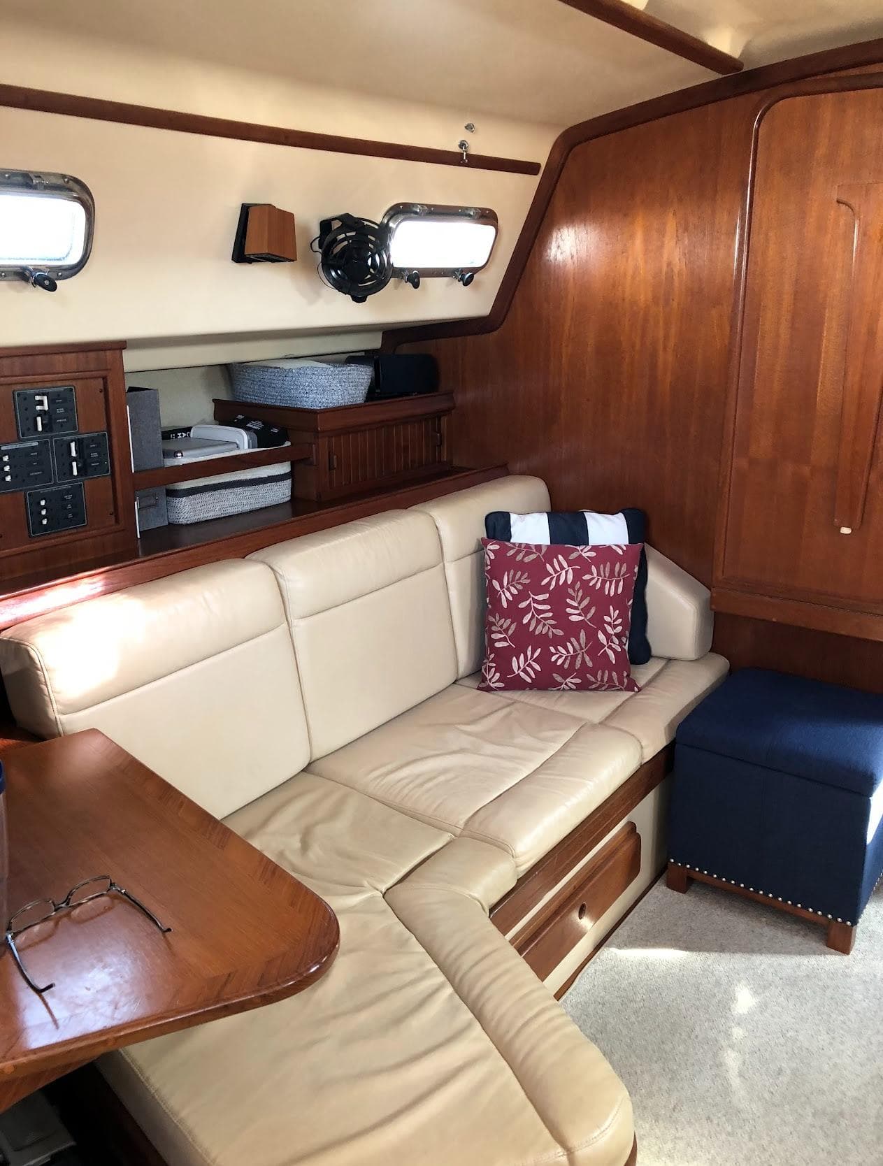 2001 Island Packet 380