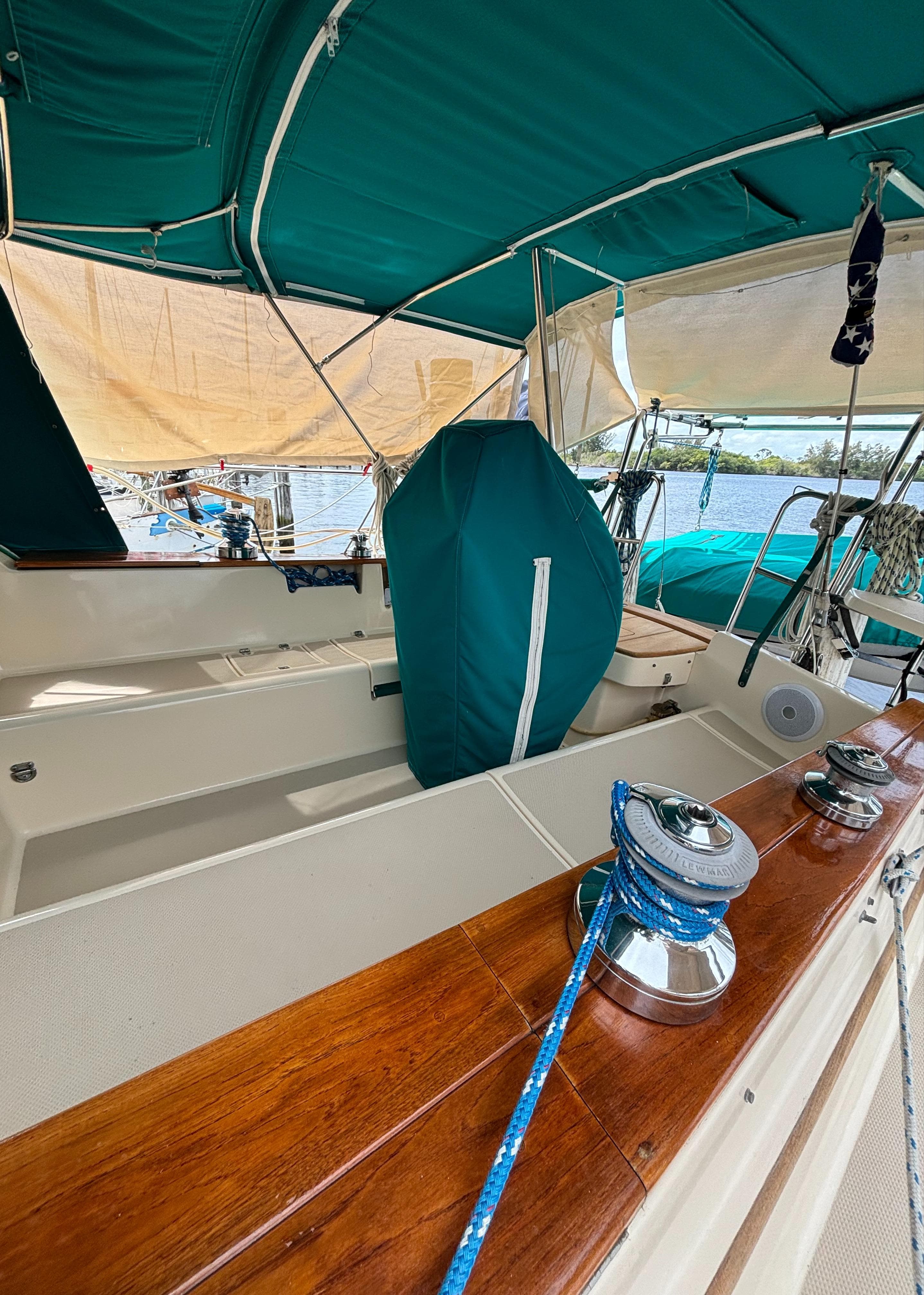 2000 Island Packet 380